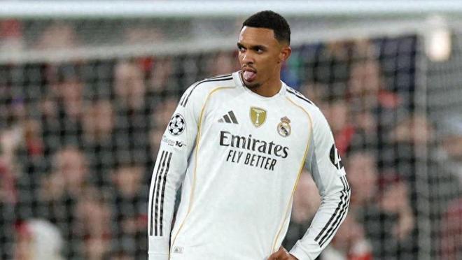 亚历山大-阿诺德重返安菲尔德遭球迷怒斥，赛后回应动情