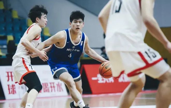 32+6，29+5！廣東小王仕鵬超級崛起！朱芳雨眼光毒辣，杜鋒有福瞭