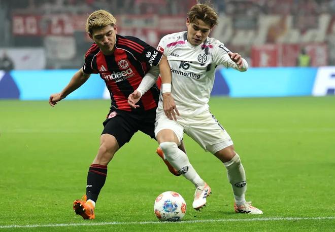 图片报：法兰克福关注美因茨24岁日本中场佐野海舟