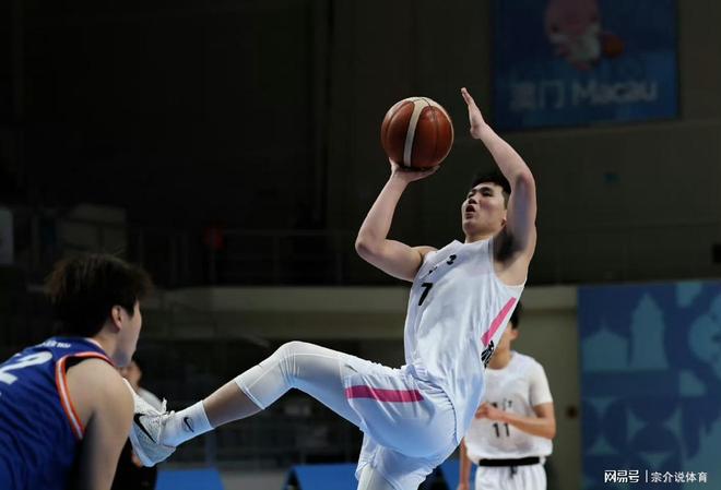 全運會最誇張比賽，一個人投籃48次得52分，隊友都快凍冷瞭